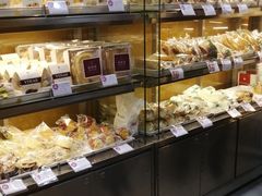 面包甜点陈列柜-凯司令西点房(虹桥路站店)