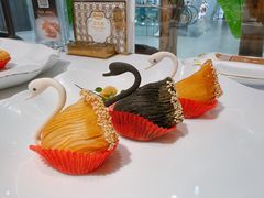 鸳鸯榴莲天鹅酥-名人坊·新派粤菜(河西奥体博览中心金鹰世界店)