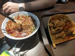 -爆炸头阿姨小四川正宗川味小吃(无任何分店)