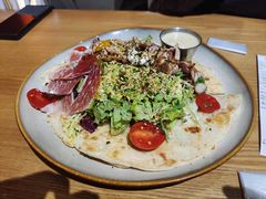 照烧鸡肉配牛油果拉法沙拉-HELLO 27 意面·沙拉·帕尼尼