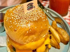 芝士火山熔岩牛肉汉堡-鲨鱼美式餐厅酒吧Sharky