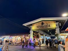 -席娜卡琳火车铁道夜市