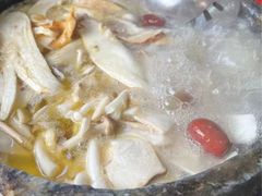 -南渝食府.墨脱石锅松茸鸡