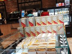 面包甜点陈列柜-皇冠幸福里动物奶油生日蛋糕(万达店)