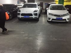 -丽丰购物中心·停车场