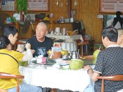 -三亚火车头万人海鲜广场