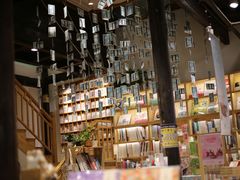 -猫的天空之城概念书店(杭州南宋御街店)