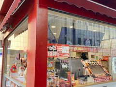 -蜜雪冰城(万达广场外B号门门口外集装箱店)