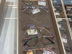 -博士眼镜集团石人工眼镜(虹口万泰店)