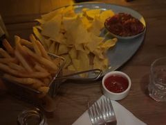 -FOUR PLAY BAR