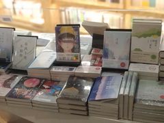 -新华里咖啡书吧(新华书店小寨店)