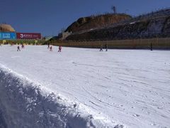 -采薇庄园四季滑雪场