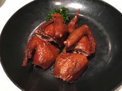 红烧乳鸽-汤城小厨•粤菜•靓汤(金宝街店)