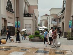 -奥特莱斯停车场