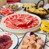 性价比也是超级高的~手工蛋饺：皮薄里边肉馅多