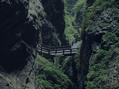 -龙水峡地缝景区