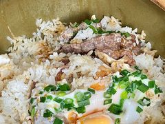 窝蛋牛肉饼煲仔饭-红星光发煲仔饭(文海店)