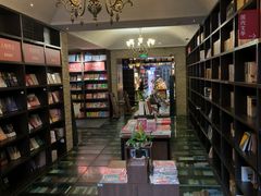 -钟书阁(松江泰晤士小镇店)