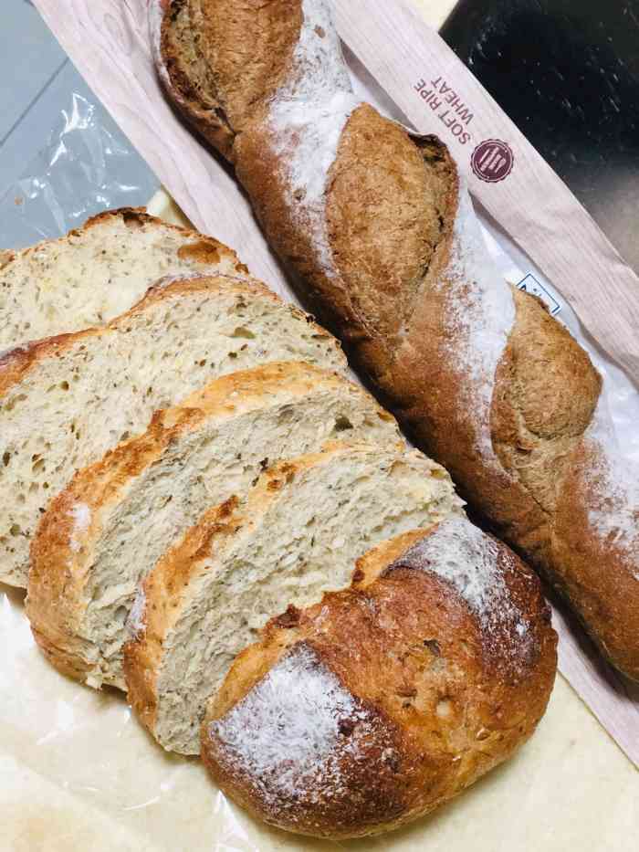 马克先生是我在台湾经常会去造访的一家面包店,主打健康低油低糖 .