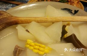 Radish and Coarse Grain Stewed with Bones