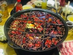 -白乐天毛肚火锅馆(解放碑店)