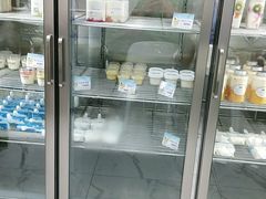 面包甜点陈列柜-白色日记·手作酸奶(麦凯乐店)