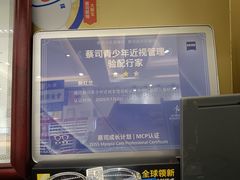 -美式眼镜·授权蔡司.依视路.尼康.豪雅.明月(人民广场店)