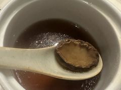 香格里拉黑蒜煮软骨海鲜汤-泓0871臻选云南菜·味庄