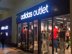 -王府井奥莱临潼小镇(临潼店)