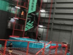 -极限PLAY运动娱乐新世界·团建派对潮玩休闲馆·室内蹦极高空游乐园