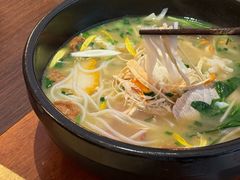 -银米·云南传统过桥米线(双廊黑金冠店)