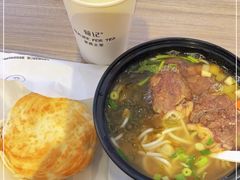 -荀记肉夹馍(三八家乐福店)