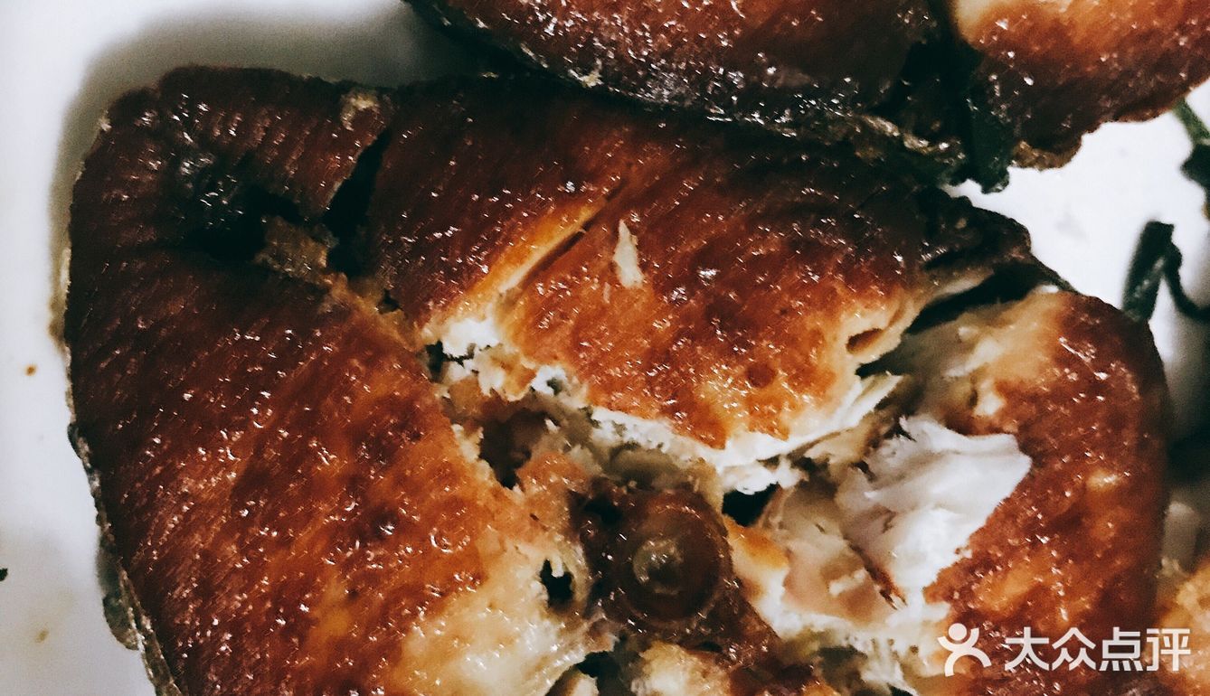 谁叫奶茶店倔强的开门呢！尤其是小眷村。今晚宵夜是香煎鱼