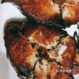 谁叫奶茶店倔强的开门呢！尤其是小眷村。今晚宵夜是香煎鱼