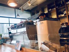 -ROAST coffee & eatery