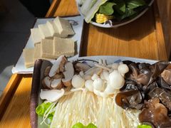 -毛辣果·贵州红酸汤牛肉火锅(西单店)