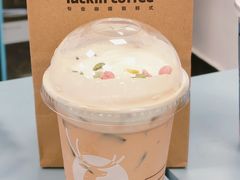 -瑞幸咖啡(临海市银泰城店)