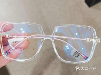 显小脸的大框眼镜  选镜框要有一种审美才可以