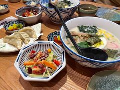 猪软骨拉面配饺子-六花亭居酒屋(永庆坊店)