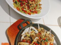 -阿瓦山寨·湘菜现炒·剁椒鱼头王(咸阳总店)