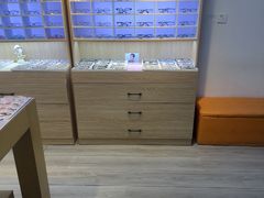 -天空之镜眼镜店蔡司依视路配镜授权零售店(望京颐堤港店)