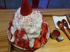 草莓生乳冰-怪物的冰与火(天虹商场中山路店)
