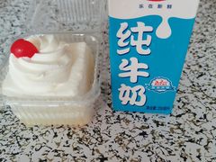 -红宝石·鲜奶小方·海派西点房(南丹店)