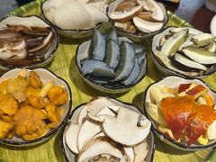 -菌之家·专业纯野生菌火锅·特色炒菌