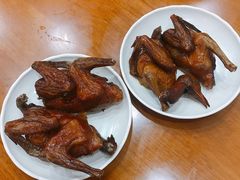 红烧乳鸽-煲煲掂风味煲仔饭餐厅(西区店)