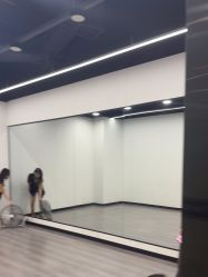 -单色舞蹈