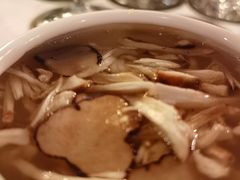 低温松茸松露清汤-松赞丽江山居餐厅