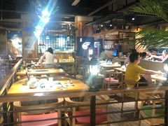 大堂-洪氏嗨捞·广东猪肚鸡·椰子鸡火锅(西咸万象城店)