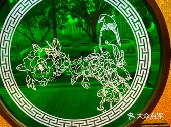 特别喜欢那种气质清冷的人，好似这世间纷乱无一事能扰了