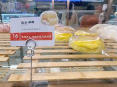面包甜点陈列柜-奈雪的茶(湖滨银泰in77C区PRO店)